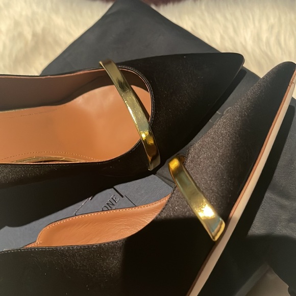 Authentic Malone Souliers gold and black heel - Picture 3 of 5
